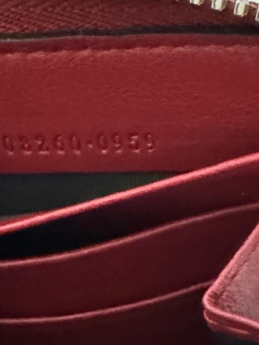 Gucci Glossy Red Embossed GG Patent Wallet/Pristine/ Gorgeous/No Callouts - Picture 6 of 6